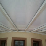 białe matowe zadaszenie tarasu