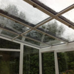 ledy na mokrym zadaszeniu tarasu