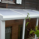 mały zadaszony taras - przedsionek na ogród