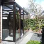 narożnik ogrodu zimowego latem